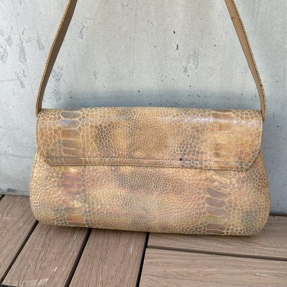 Stuart Weitzman beige snake skin embossed small flap bag - Picture 4 of 11